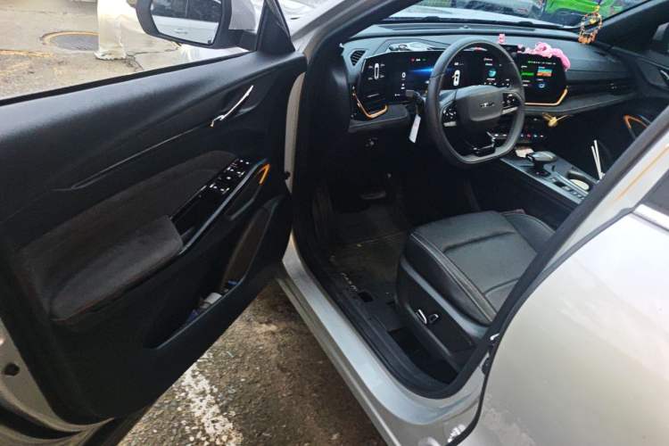 Used CHANGAN OSHAN X5 PLUS 2023 Revised 1.5T DCT Smart & Fun AI Edition Driver Seat