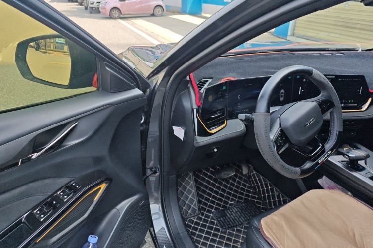 Used CHANGAN OSHAN X5 PLUS 2023 Revised 1.5T DCT Smart & Fun AI Edition Driver Seat