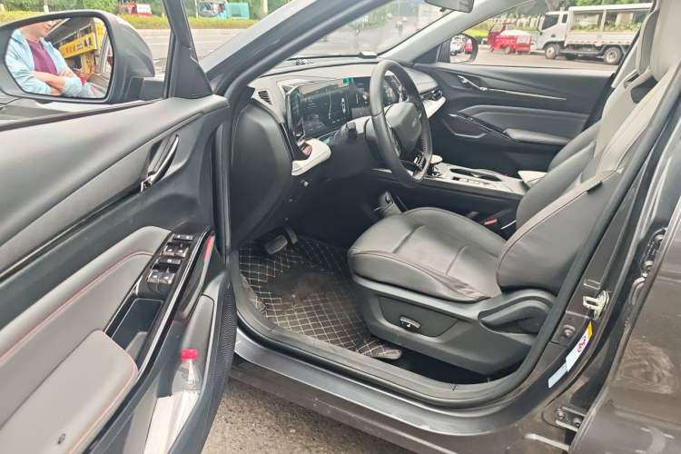 Used CHANGAN OSHAN X5 PLUS 2023 Revised Version 1.5T DCT Navigation Edition Driver Seat