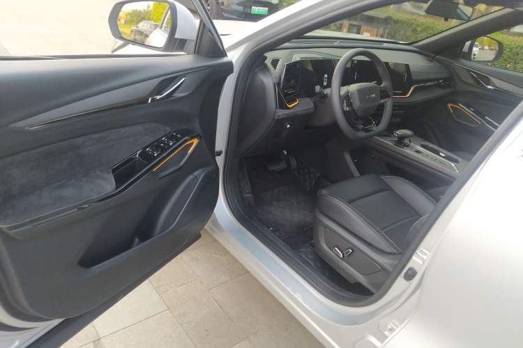 Used CHANGAN OSHAN X5 PLUS 2023 1.5T DCT Smart & Fun AI Edition Driver Seat