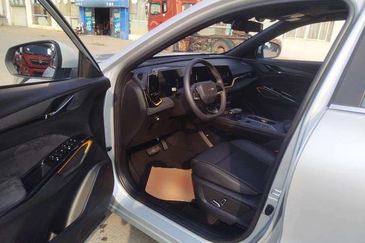 Used CHANGAN OSHAN X5 PLUS 2023 1.5T DCT Smart & Fun AI Edition Driver Seat