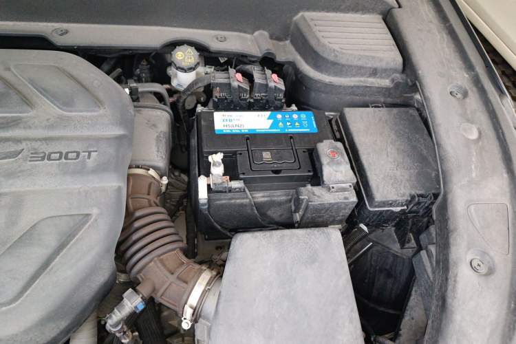 Used CHANGAN OSHAN X5 PLUS 2023 1.5T DCT Excellence Edition Engine Bay Left
