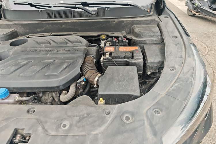Used CHANGAN OSHAN X5 PLUS 2023 Revised Version 1.5T DCT Navigation Edition Engine Bay Left