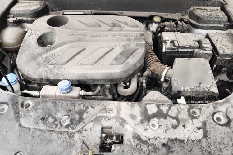 Used CHANGAN OSHAN X5 PLUS 2023 Revised Version 1.5T DCT Navigation Edition Engine Bay