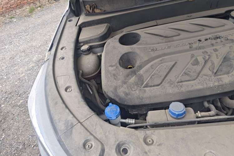 Used CHANGAN OSHAN X5 PLUS 2023 1.5T DCT Excellence Edition Engine Bay Right