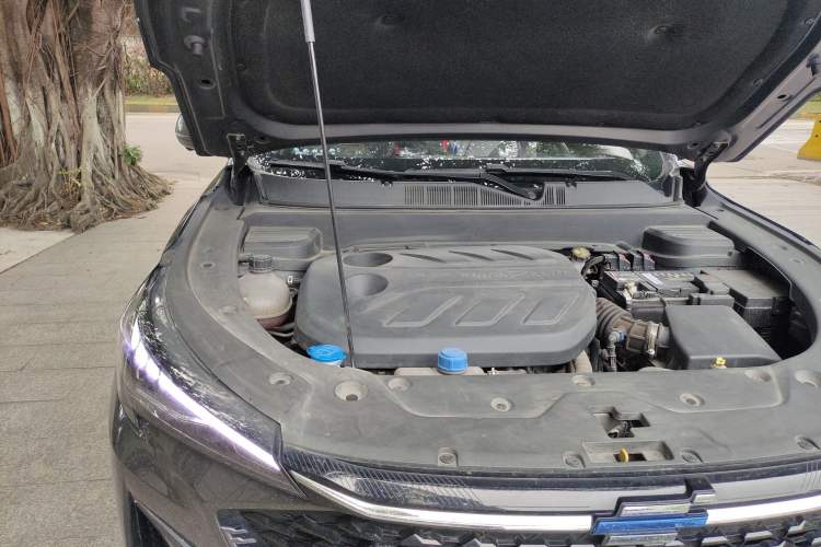 Used CHANGAN OSHAN X5 PLUS 2023 1.5T DCT Excellence Edition Engine Bay Right