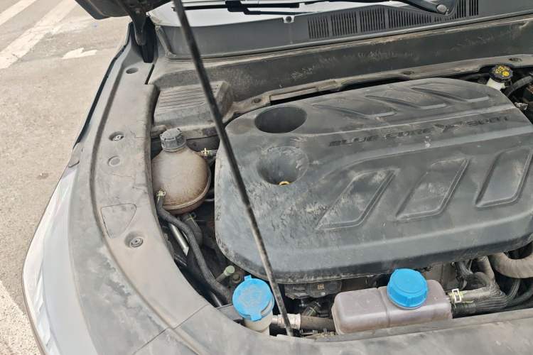 Used CHANGAN OSHAN X5 PLUS 2023 Revised Version 1.5T DCT Navigation Edition Engine Bay Right