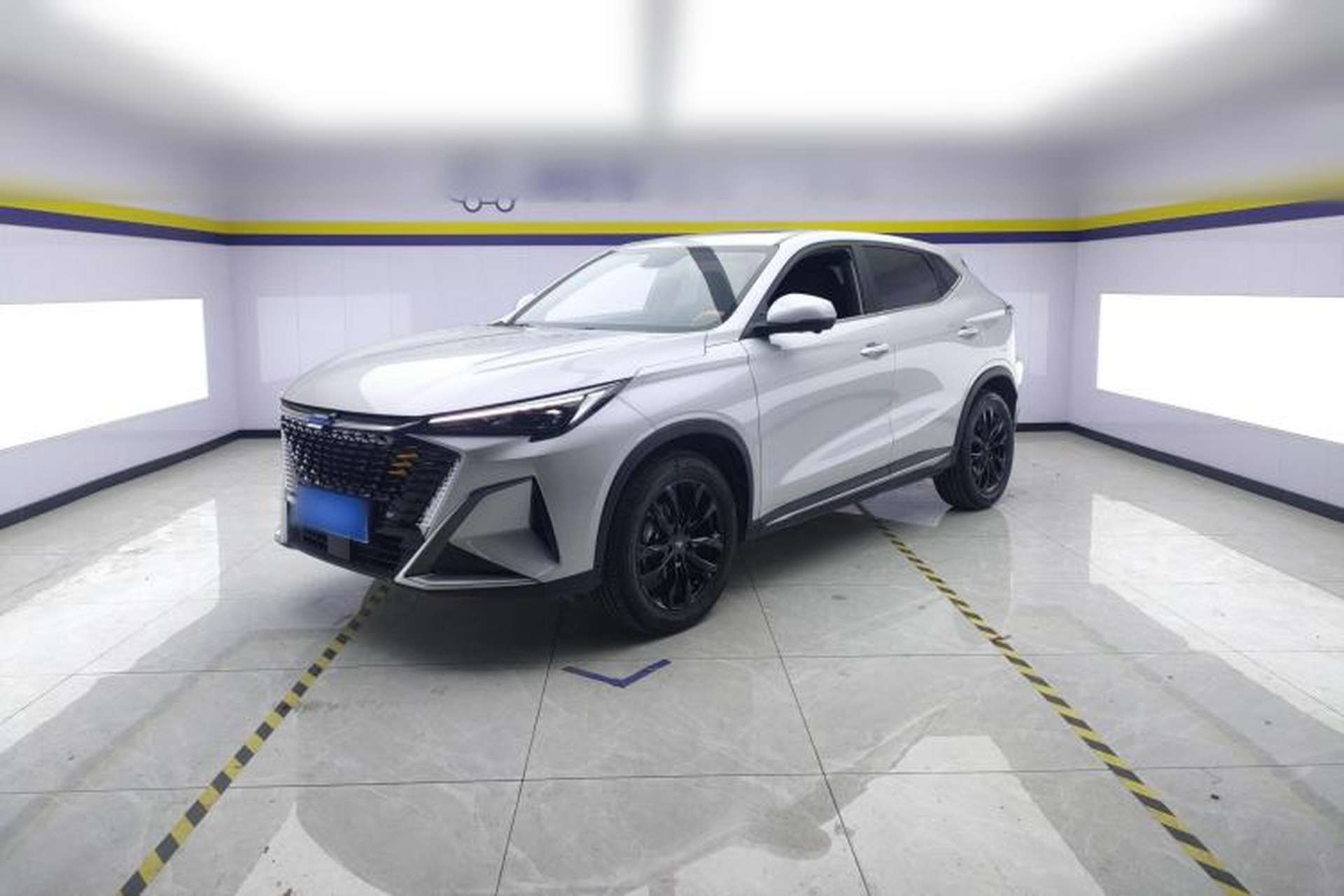 Used CHANGAN OSHAN X5 PLUS 2023 Revised 1.5T DCT Excellence Edition Front Left 45 Deg