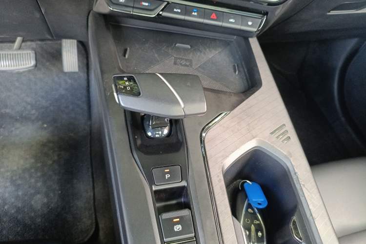 Used CHANGAN OSHAN X5 PLUS 2023 1.5T DCT Smart & Fun AI Edition Gear Lever