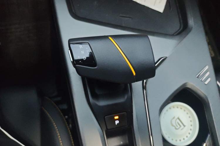 Used CHANGAN OSHAN X5 PLUS 2023 Revised 1.5T DCT Smart & Fun AI Edition Gear Lever