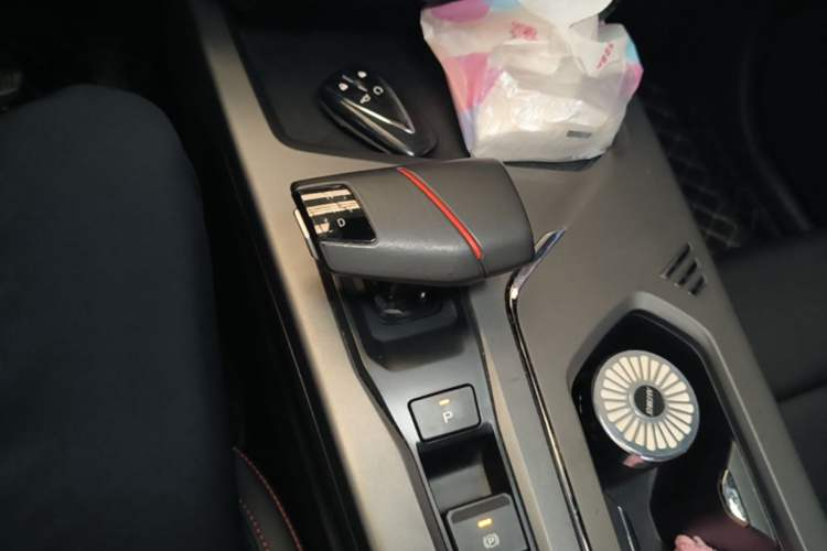 Used CHANGAN OSHAN X5 PLUS 2023 1.5T DCT Navigation Edition Gear Lever
