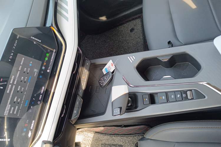 Used CHANGAN OSHAN X5 PLUS 2023 Revised 1.5T DCT Smart & Fun AI Edition Gear Lever