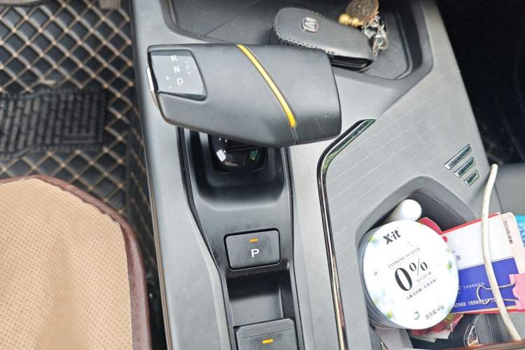 Used CHANGAN OSHAN X5 PLUS 2023 Revised 1.5T DCT Smart & Fun AI Edition Gear Lever