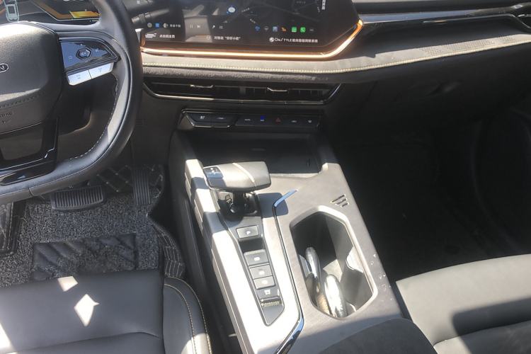Used CHANGAN OSHAN X5 PLUS 2023 1.5T DCT Smart & Fun AI Edition Gear Lever