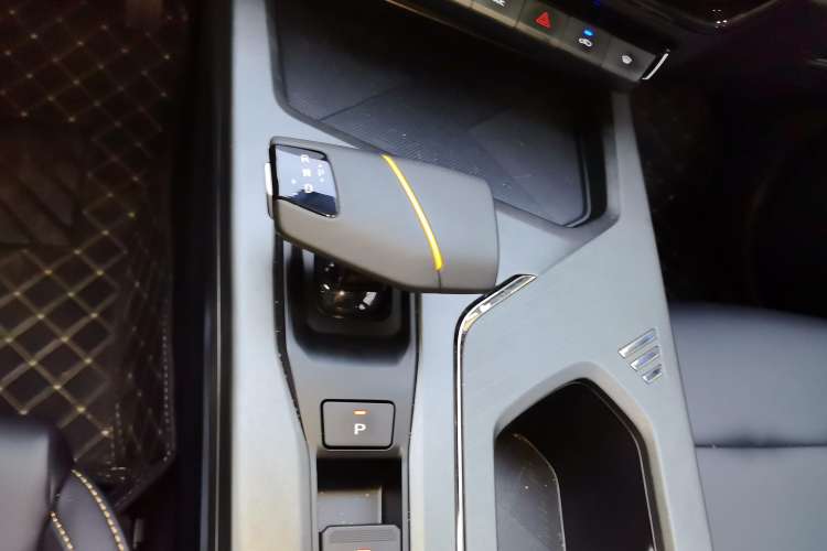 Used CHANGAN OSHAN X5 PLUS 2023 1.5T DCT Excellence Edition Gear Lever