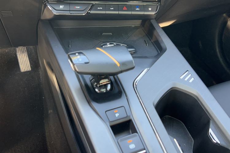 Used CHANGAN OSHAN X5 PLUS 2023 1.5T DCT Smart & Fun AI Edition Gear Lever
