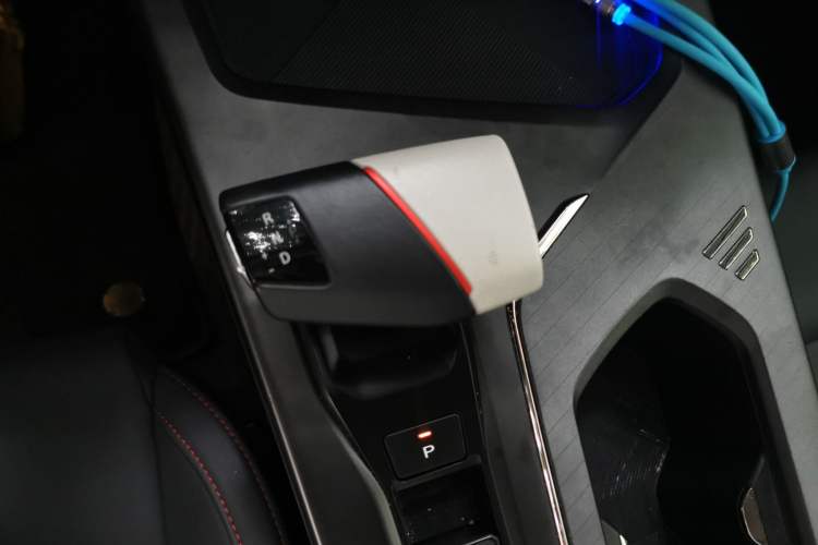 Used CHANGAN OSHAN X5 PLUS 2023 1.5T DCT Navigation Edition Gear Lever