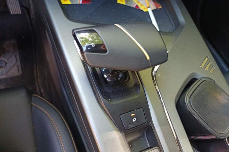 Used CHANGAN OSHAN X5 PLUS 2023 1.5T DCT Navigation Edition Gear Lever