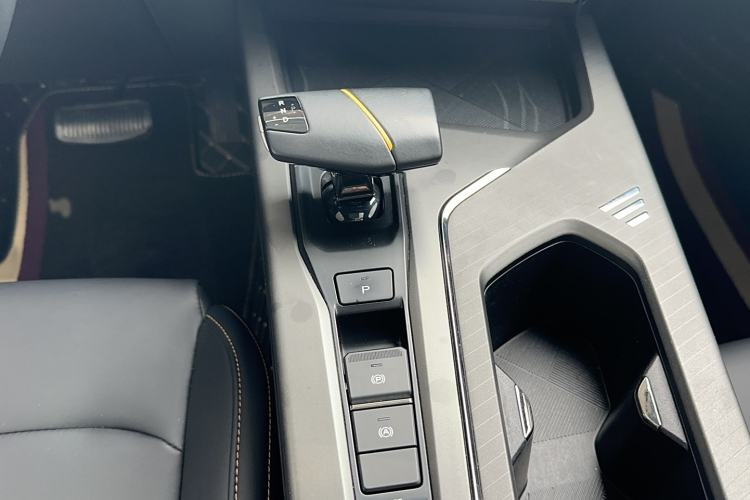Used CHANGAN OSHAN X5 PLUS 2023 1.5T DCT Excellence Edition Gear Lever