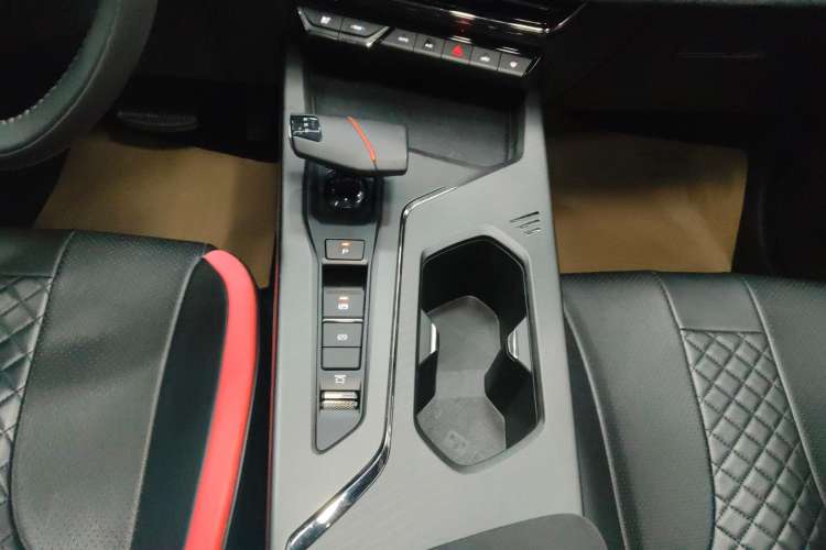 Used CHANGAN OSHAN X5 PLUS 2023 1.5T DCT Navigation Edition Gear Lever