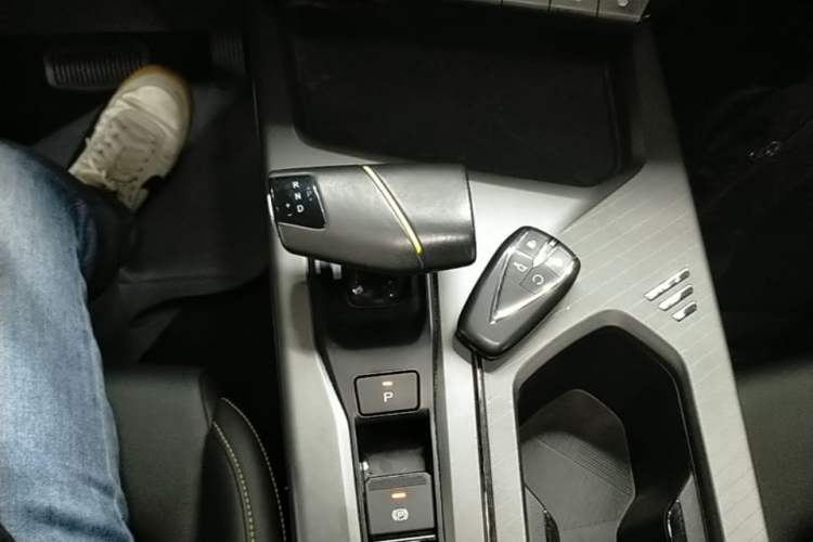 Used CHANGAN OSHAN X5 PLUS 2023 1.5T DCT Excellence Edition Gear Lever