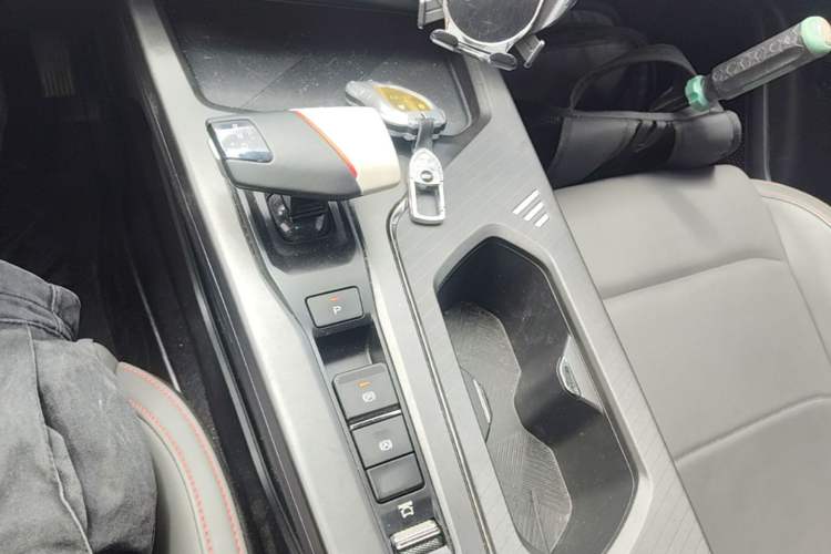 Used CHANGAN OSHAN X5 PLUS 2023 Revised 1.5T DCT Excellence Edition Gear Lever