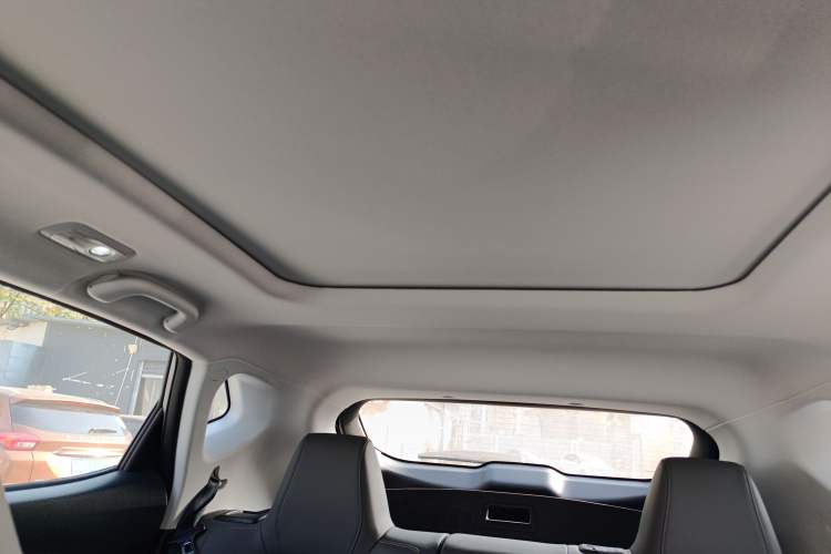 Used CHANGAN OSHAN X5 PLUS 2023 Revised 1.5T DCT Smart & Fun AI Edition Headliner