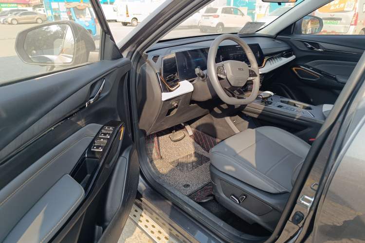 Used CHANGAN OSHAN X5 PLUS 2023 Revised 1.5T DCT Smart & Fun AI Edition Interior 1