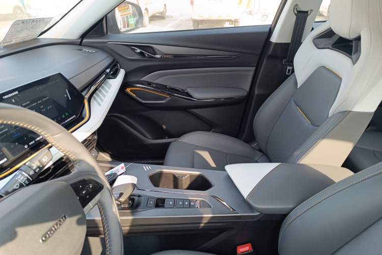 Used CHANGAN OSHAN X5 PLUS 2023 Revised 1.5T DCT Smart & Fun AI Edition Interior 2