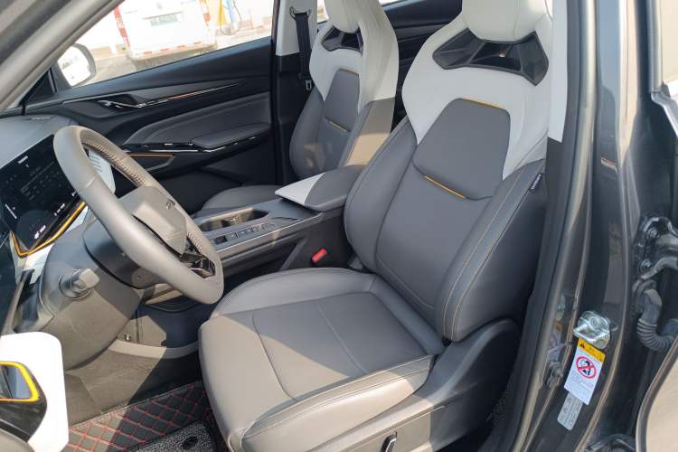 Used CHANGAN OSHAN X5 PLUS 2023 Revised 1.5T DCT Smart & Fun AI Edition Left Front Seat