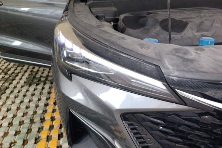 Used CHANGAN OSHAN X5 PLUS 2023 1.5T DCT Excellence Edition Right Front Headlight