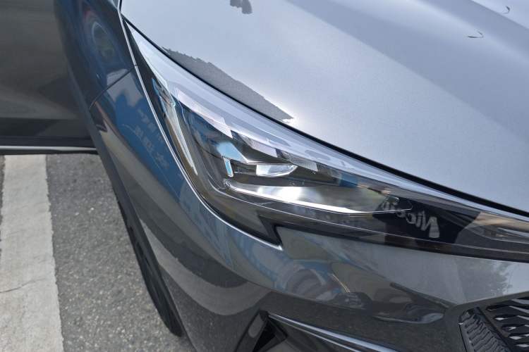 Used CHANGAN OSHAN X5 PLUS 2023 Revised 1.5T DCT Smart & Fun AI Edition Right Front Headlight