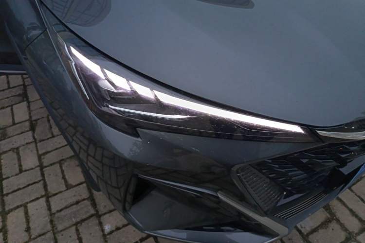 Used CHANGAN OSHAN X5 PLUS 2023 Revised 1.5T DCT Pioneer Edition Right Front Headlight