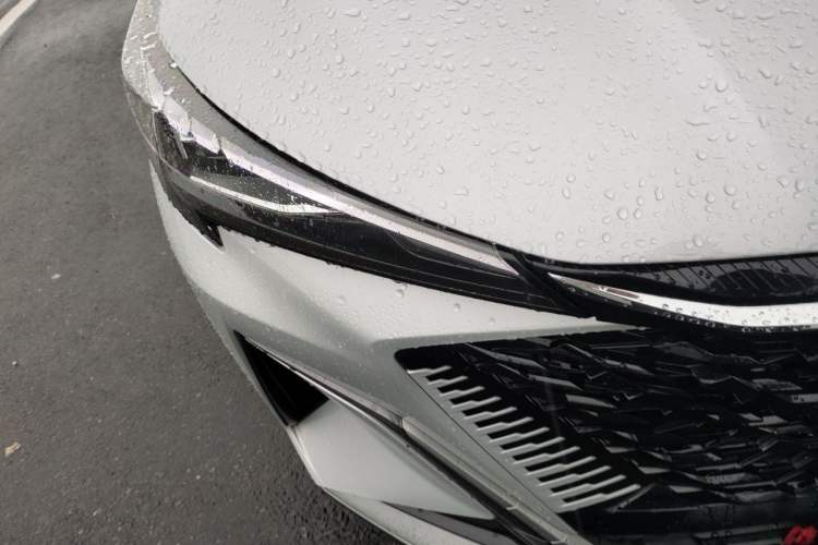 Used CHANGAN OSHAN X5 PLUS 2023 Revised Version 1.5T DCT Navigation Edition Right Front Headlight