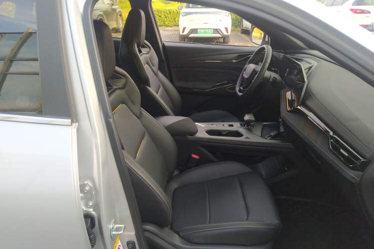 Used CHANGAN OSHAN X5 PLUS 2023 1.5T DCT Smart & Fun AI Edition Right Front Seat