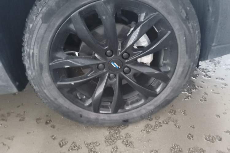 Used CHANGAN OSHAN X5 PLUS 2023 1.5T DCT Excellence Edition Right Front Wheel Hub