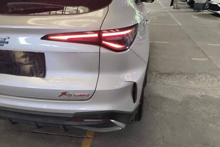 Used CHANGAN OSHAN X5 PLUS 2023 1.5T DCT Navigation Edition Right Rear Taillight