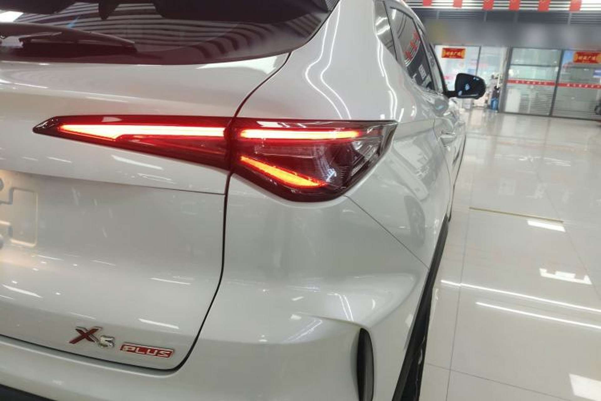 Used CHANGAN OSHAN X5 PLUS 2023 1.5T DCT Excellence Edition Right Rear Taillight