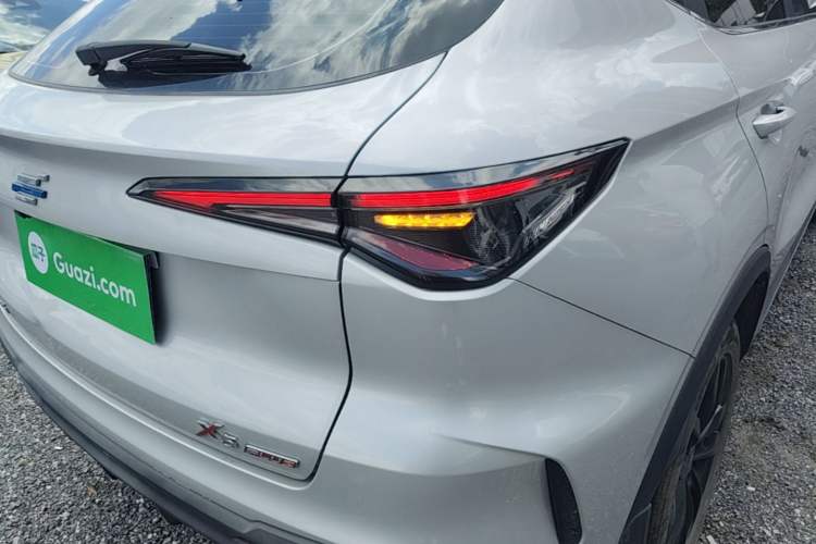 Used CHANGAN OSHAN X5 PLUS 2023 Revised 1.5T DCT Excellence Edition Right Rear Taillight