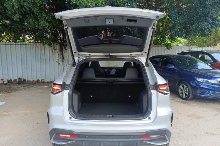 Used CHANGAN OSHAN X5 PLUS 2023 1.5T DCT Smart & Fun AI Edition Trunk