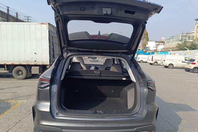 Used CHANGAN OSHAN X5 PLUS 2023 Revised 1.5T DCT Smart & Fun AI Edition Trunk