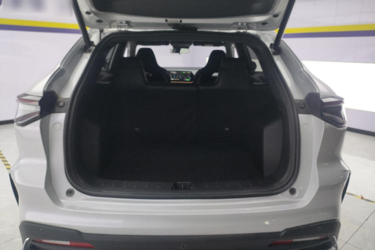 Used CHANGAN OSHAN X5 PLUS 2023 Revised 1.5T DCT Excellence Edition Trunk