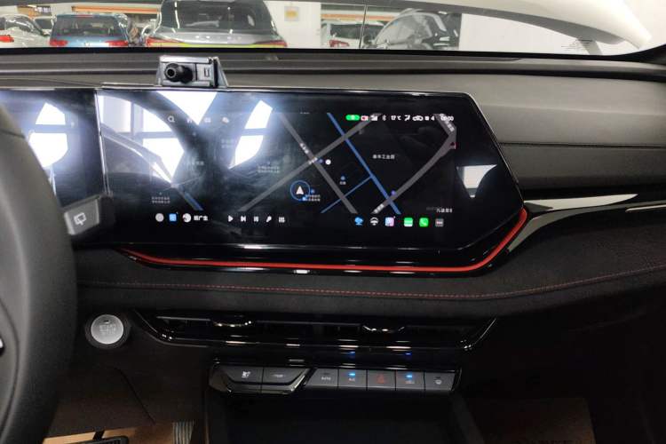 Used CHANGAN OSHAN X5 PLUS 2023 Revised Version 1.5T DCT Navigation Edition Audio And AC Panel