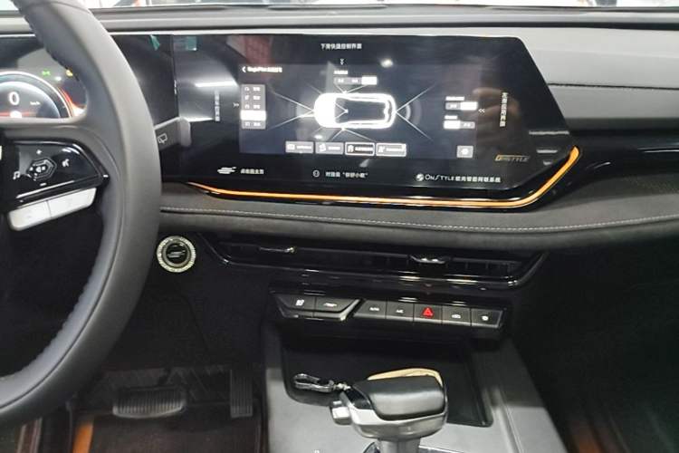 Used CHANGAN OSHAN X5 PLUS 2023 Revised 1.5T DCT Pioneer Edition Audio And AC Panel