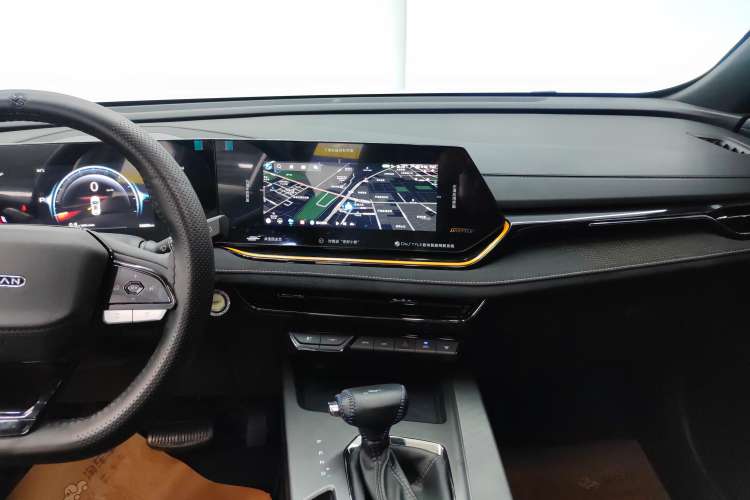 Used CHANGAN OSHAN X5 PLUS 2023 1.5T DCT Pioneer Edition Audio And AC Panel