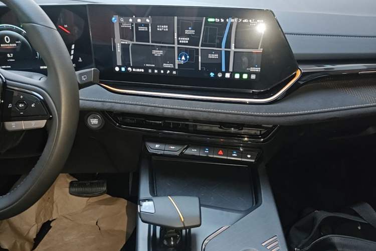 Used CHANGAN OSHAN X5 PLUS 2023 Revised 1.5T DCT Excellence Edition Audio And AC Panel