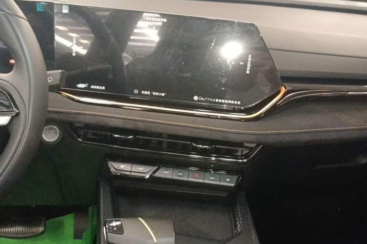 Used CHANGAN OSHAN X5 PLUS 2023 1.5T DCT Excellence Edition Audio And AC Panel