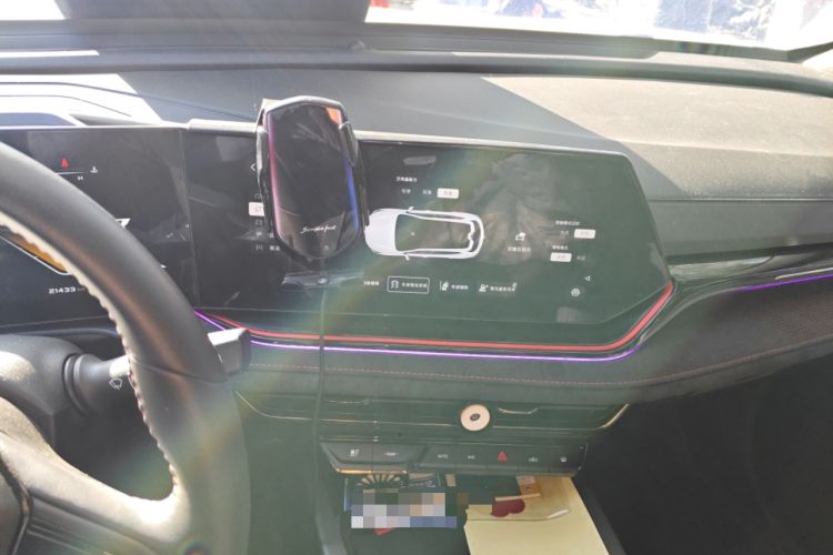Used CHANGAN OSHAN X5 PLUS 2023 Revised Version 1.5T DCT Navigation Edition Audio And AC Panel