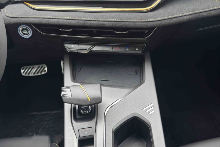 Used CHANGAN OSHAN X5 PLUS 2023 1.5T DCT Smart & Fun AI Edition Audio And AC Panel