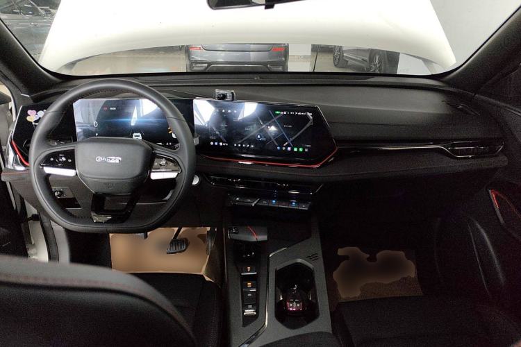 Used CHANGAN OSHAN X5 PLUS 2023 Revised Version 1.5T DCT Navigation Edition Center Console